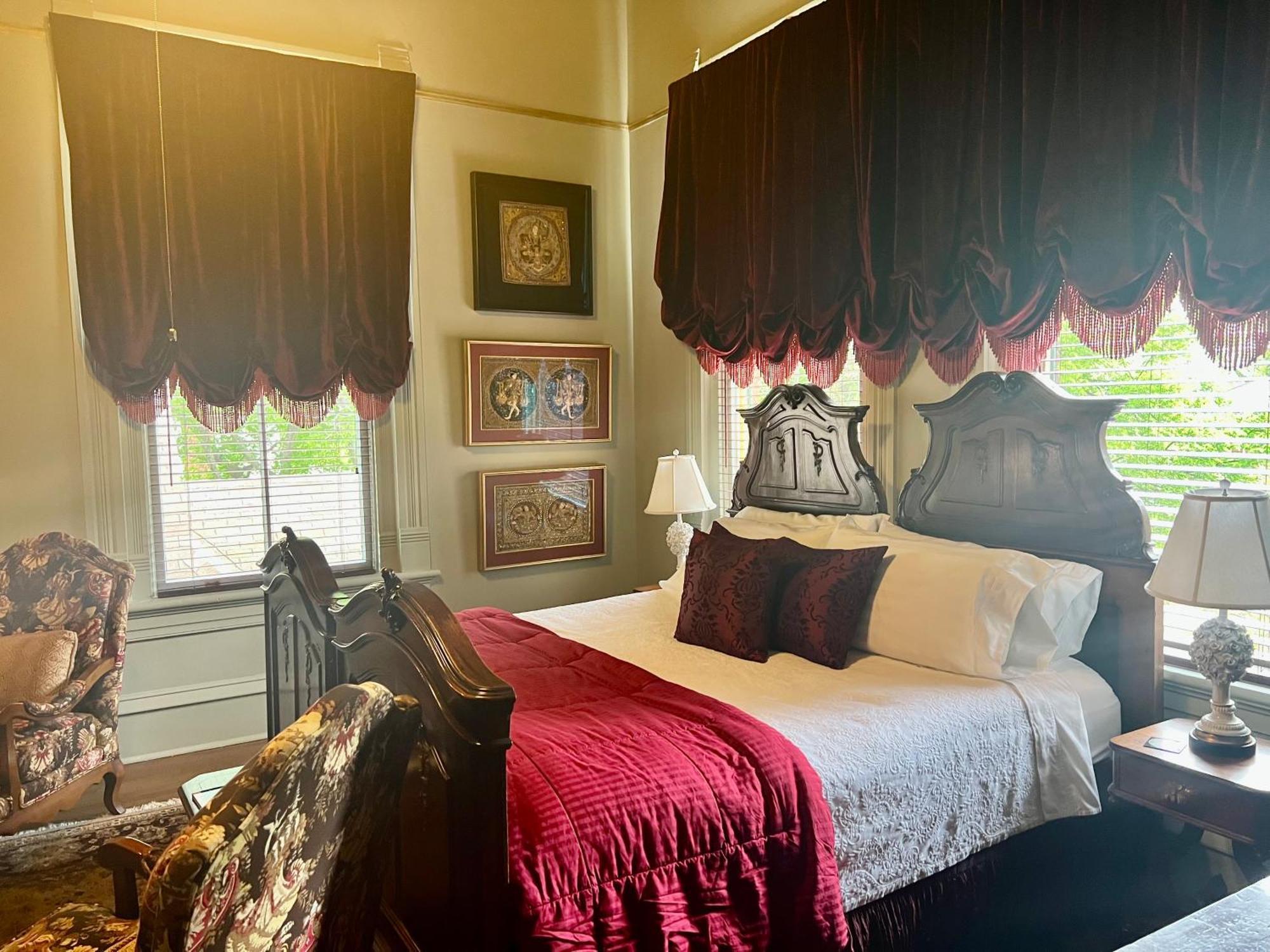 The Empress Of Little Rock Bed & Breakfast Exterior photo